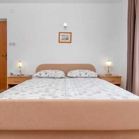 Villa Paradiso Punat Buitenkant foto