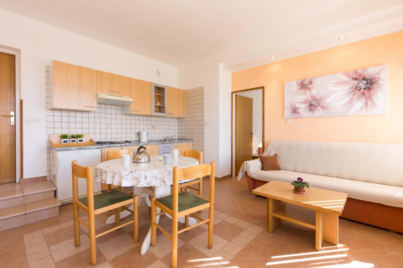 Villa Paradiso Punat Buitenkant foto