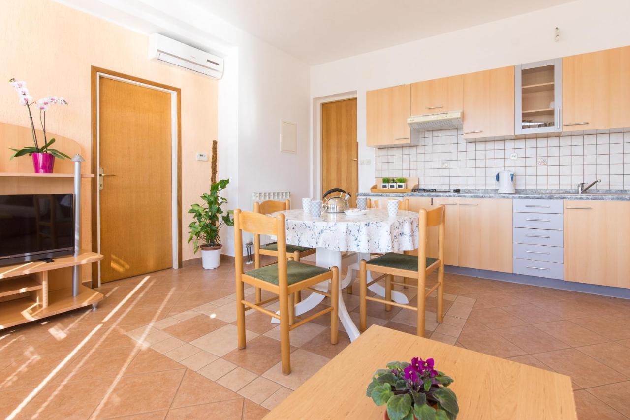 Villa Paradiso Punat Buitenkant foto